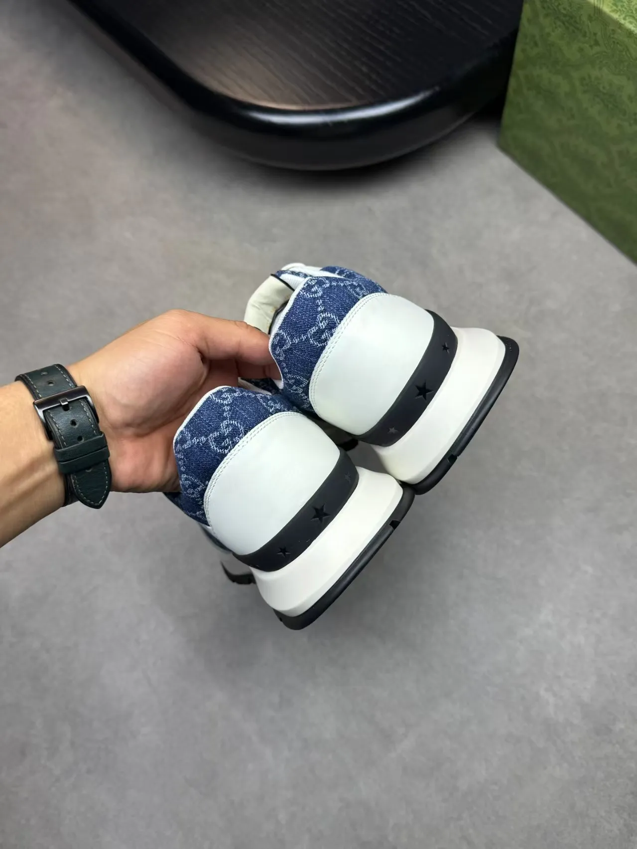 P460 new men's shoes GUCCI [Lightning] latest shoes are shipped. Original quality, fashionable, special materials, sheepskin lining, new packaging. The foot feels super comfortable and the workmanship is impeccable. Size: 38-45